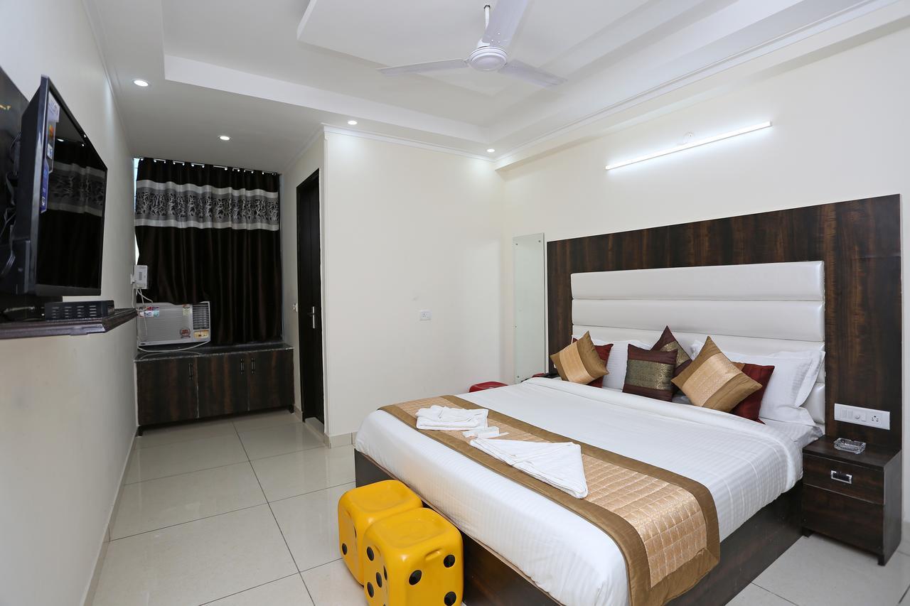 Oyo 9147 Hotel Aerostay New Delhi Exteriör bild