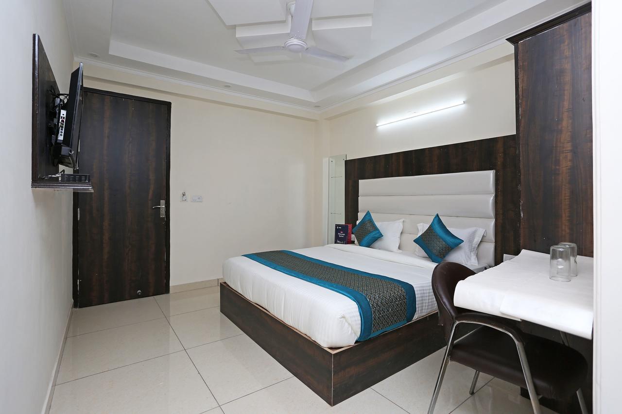 Oyo 9147 Hotel Aerostay New Delhi Exteriör bild