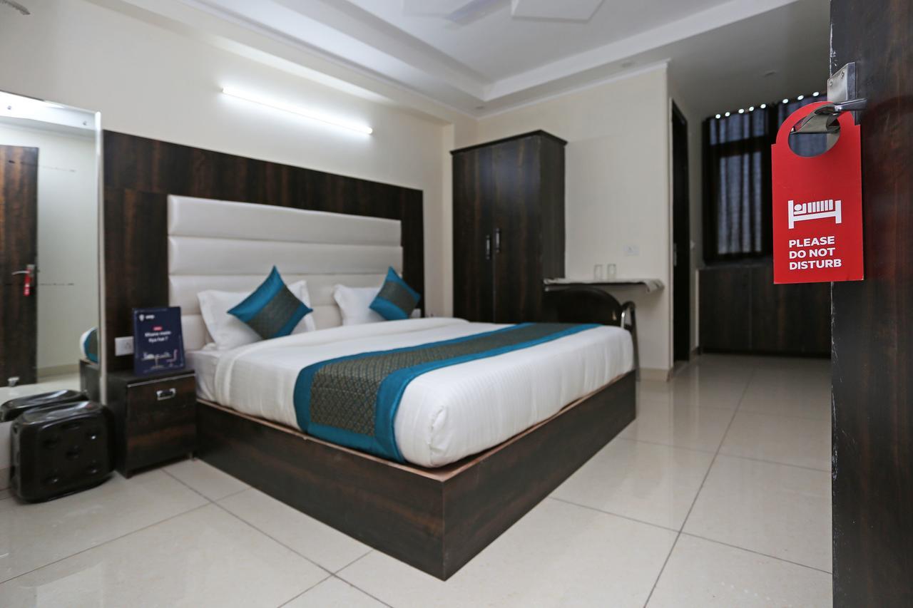 Oyo 9147 Hotel Aerostay New Delhi Exteriör bild